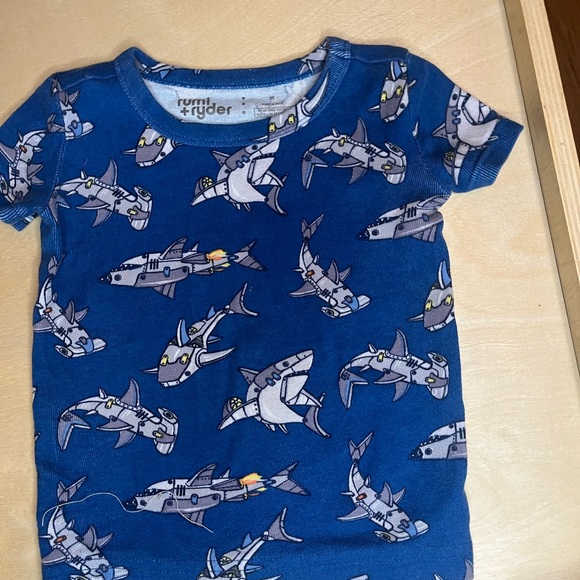 2T pajamas - Picture 4 of 7